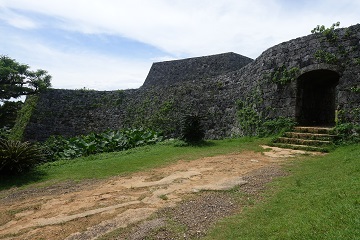 二の曲輪入口アップ